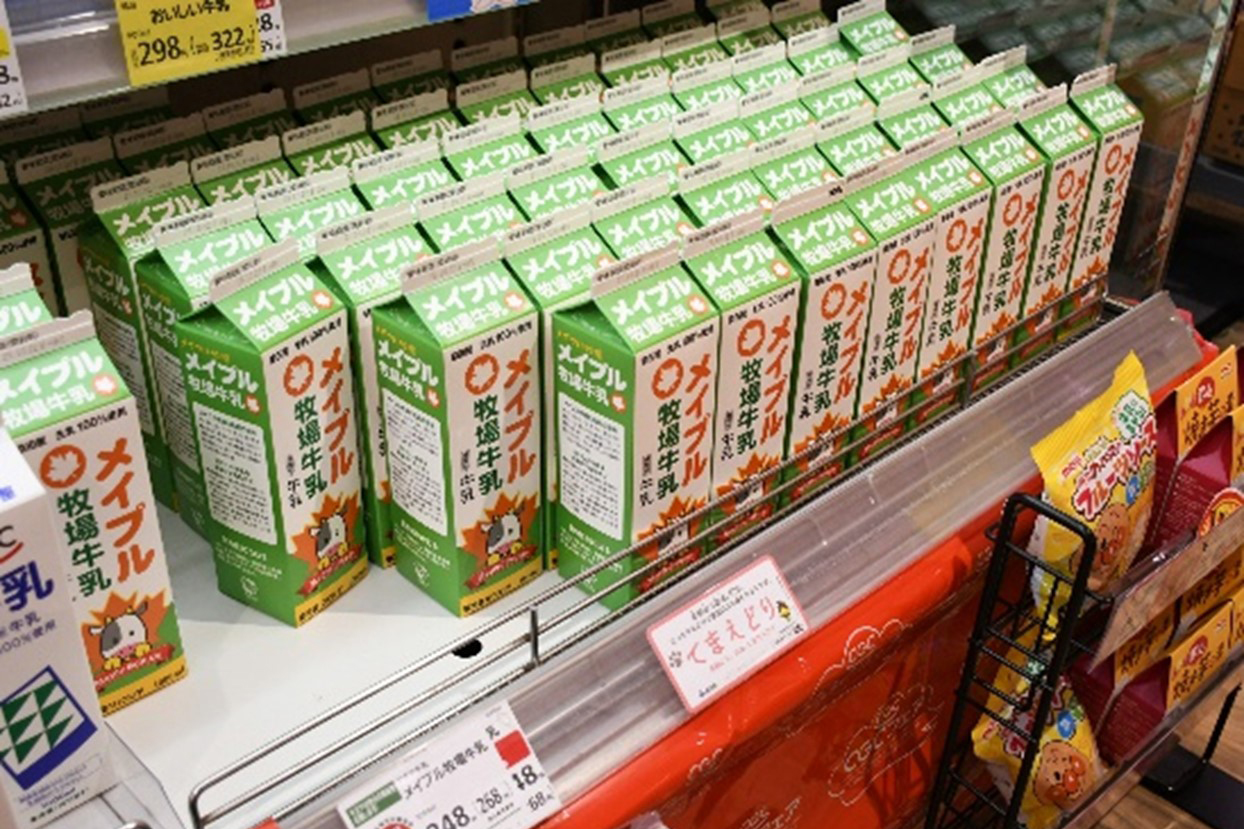 ローカルブランド商品「メイプル牧場牛乳」は一番人気